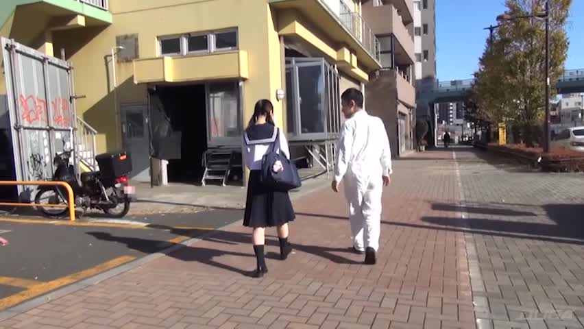 素人女子○校生が膣奥デカチ○ポぐりぐりピストンSEX!