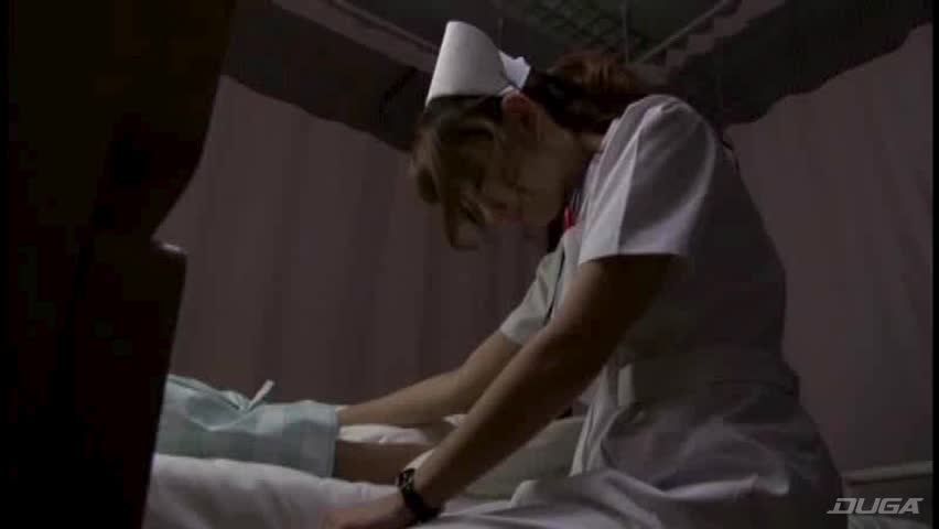 夜勤中に居眠りしている看護婦を夜這いしちゃった俺