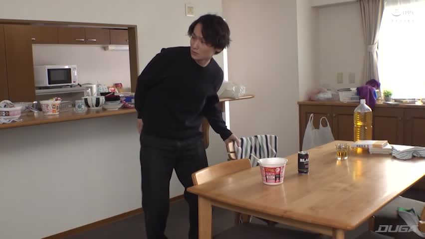 お義姉さんのTバック尻に辛抱たまらずハメまくった