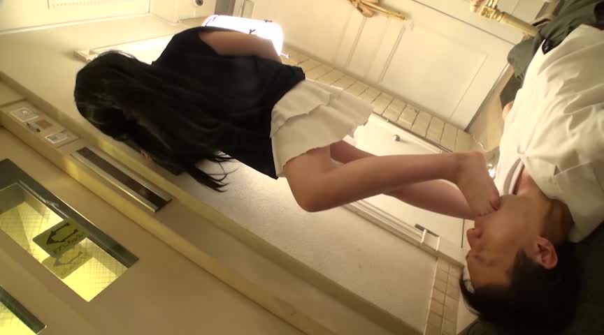 徹底生足責め3 女子大生＆三姉妹 悪戯生足苛め