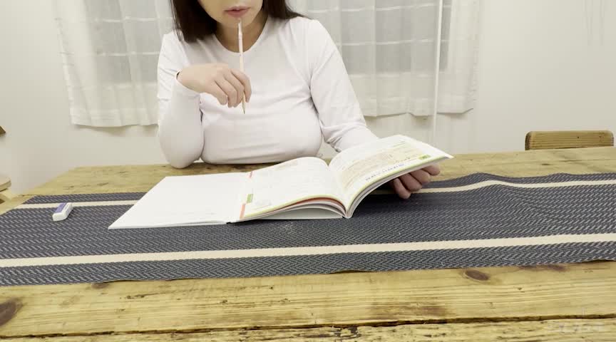 みでぃちゃんノーブラで勉強