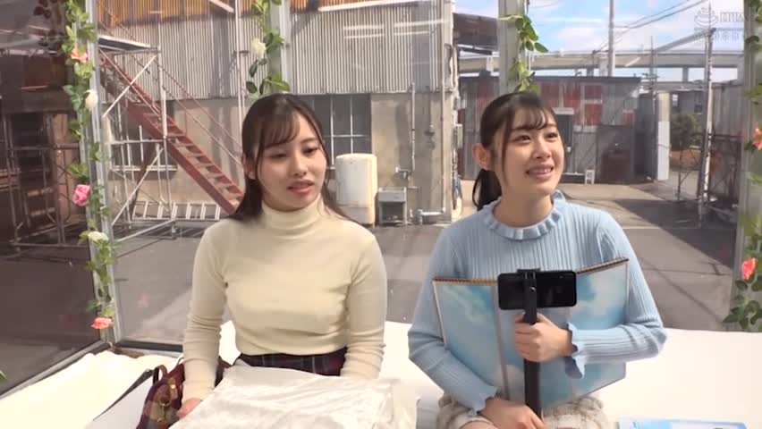 友同士の素人女子大生2人が「レズH脱出ゲーム」に挑戦