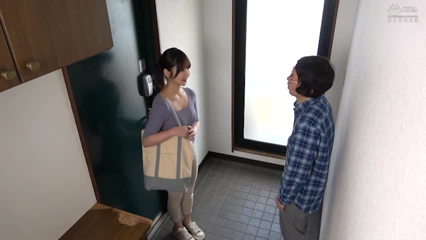 色白デカ尻の家事代行おばさんに即ハメ！ 45