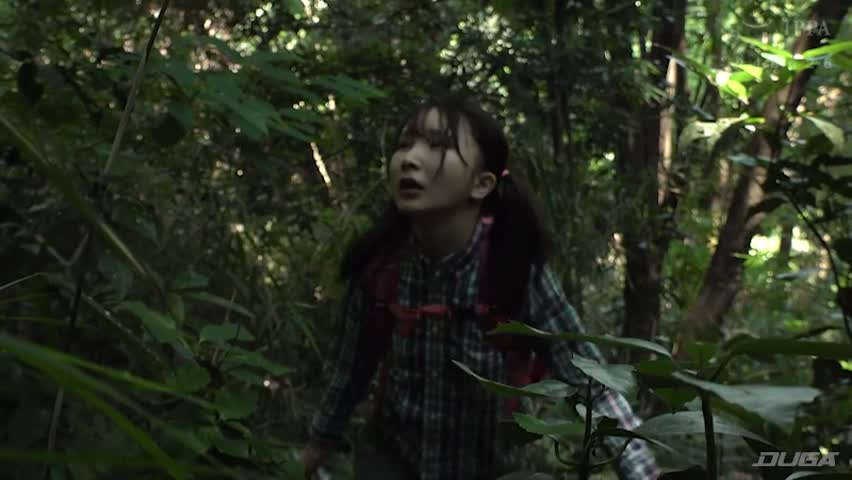 欲望の森 全裸少女を森で見つけて性欲が抑えられない