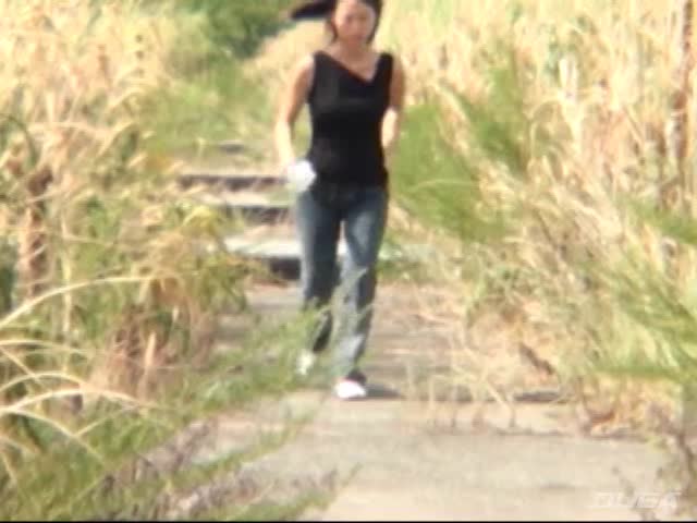 瀑尿 ムキ出し女尻野小便
