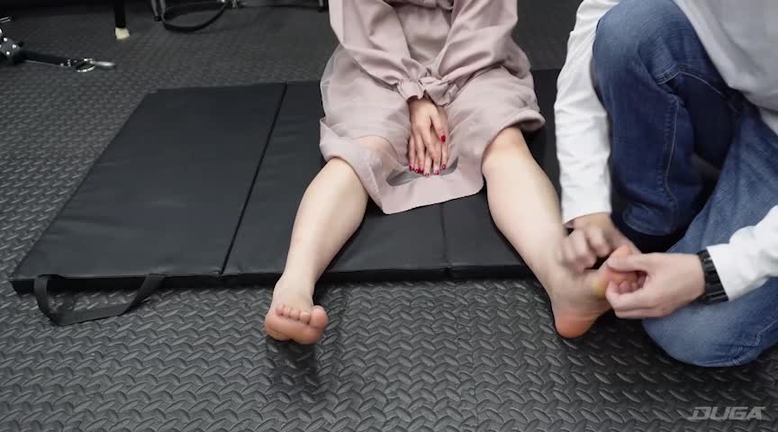 清楚な黒髪くすぐり処女ひなの足裏くすぐり
