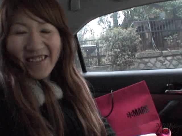 我慢できないエロ娘の放尿！ ドッキリ撮影！！