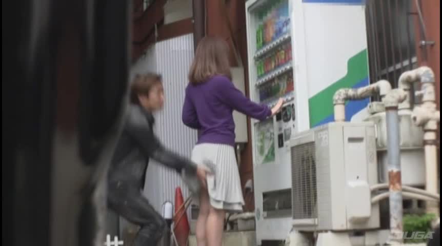 人妻にエロいたずらしたらガチでリアルな丸見えパニック