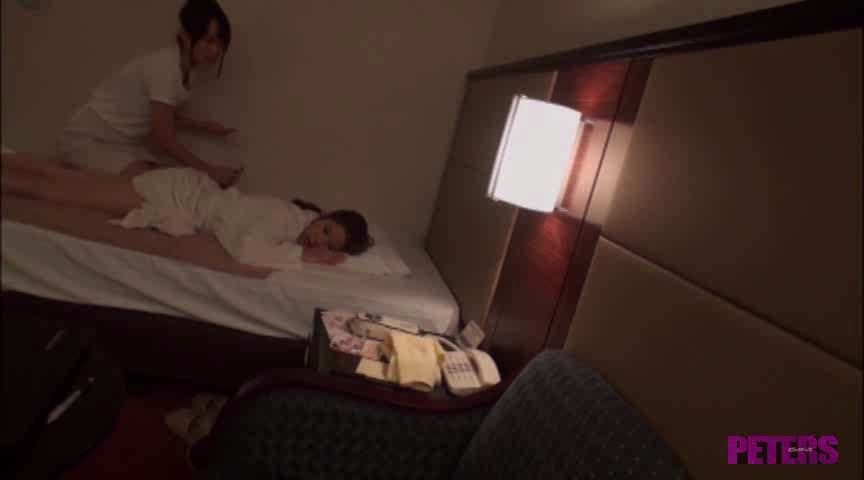 美巨乳OL レズ出張マッサージ6