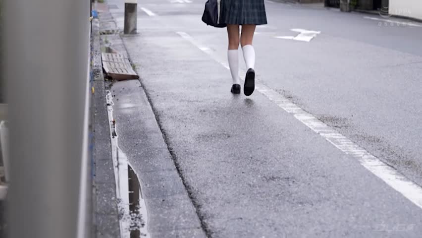 異物挿入 ゴミ部屋に散乱した物を次々と挿入 日泉舞香