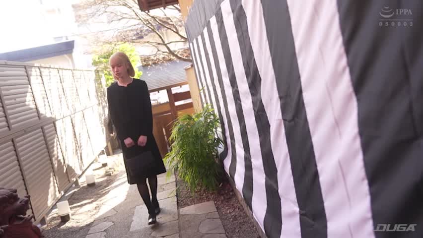 金髪喪服ギャルを散々飲ませて泥●○○○○○ 希咲那奈