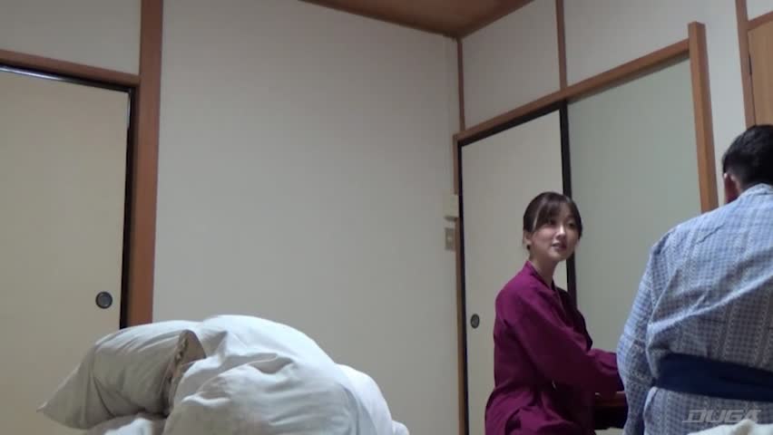 仲居さんを○引に口説いてハメ倒した○撮映像20