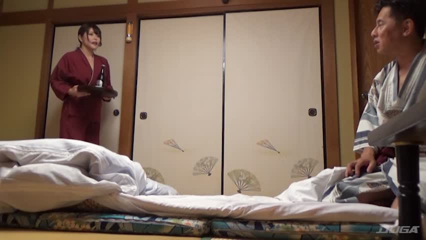 仲居さんを○引に口説いてハメ倒した○撮映像21