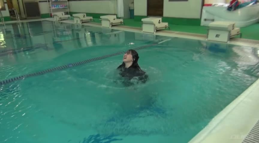 新設プールのフライング