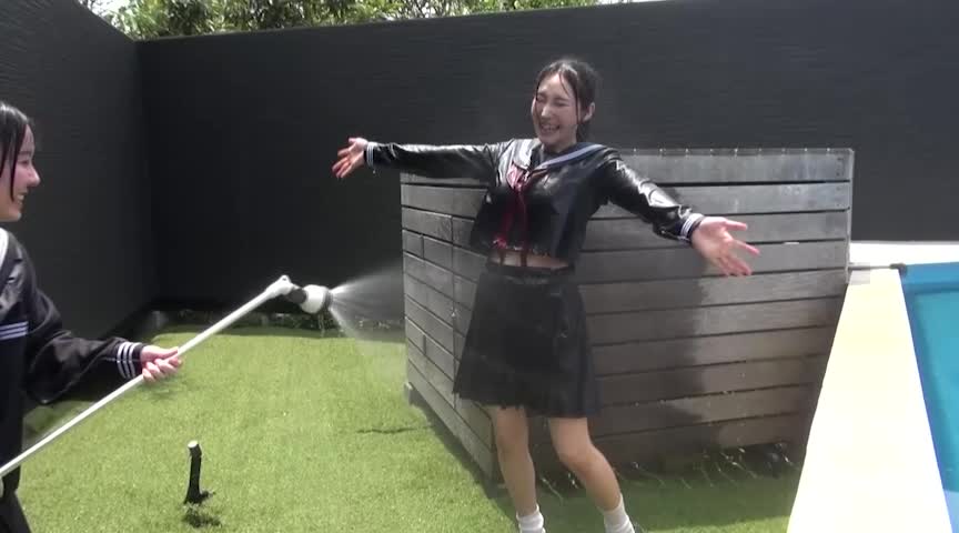 パチンコ＆紐くじ 2人の水掛祭り