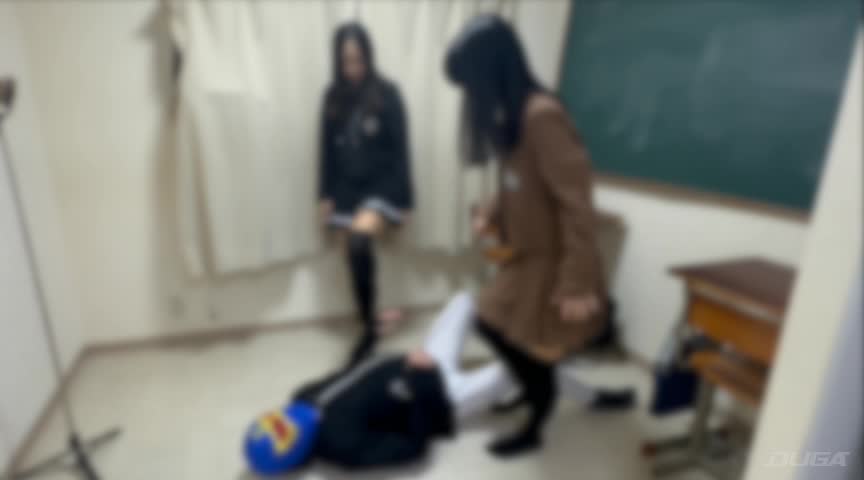 クラスメイトのパンツ撮ったのがバレて電気アンマ処刑
