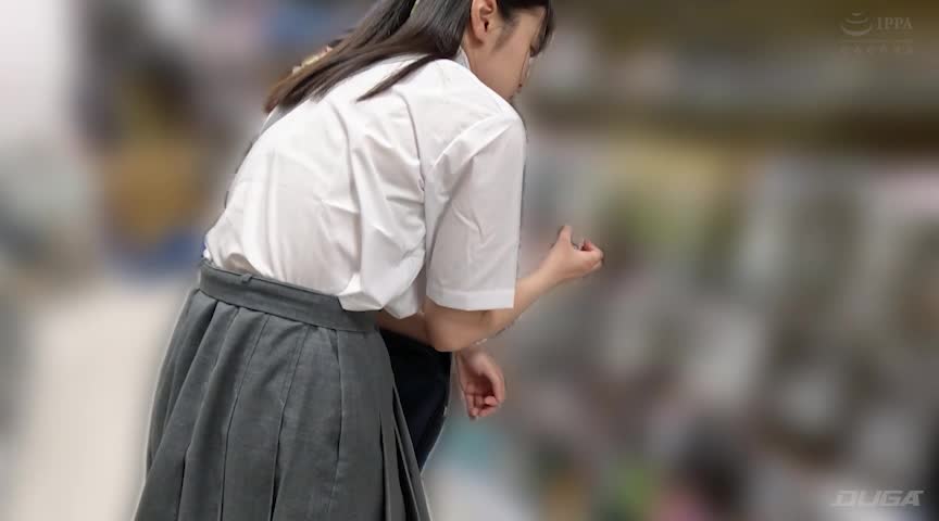 《巨根痴●》クリを撫でるだけで大量に潮吹く敏感美少女 白P