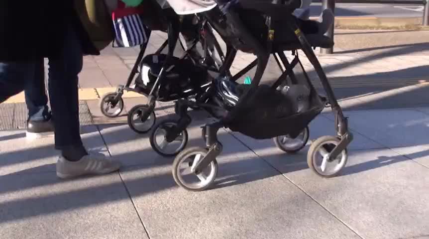 マジックミラー号 心優しい子持ちのママが素股奉仕6サンプル画像6