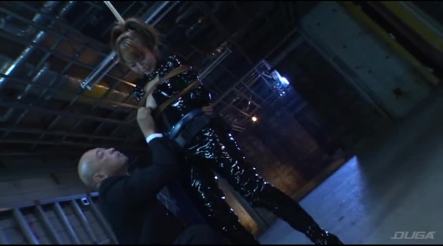 キャットスーツを着た牝奴○