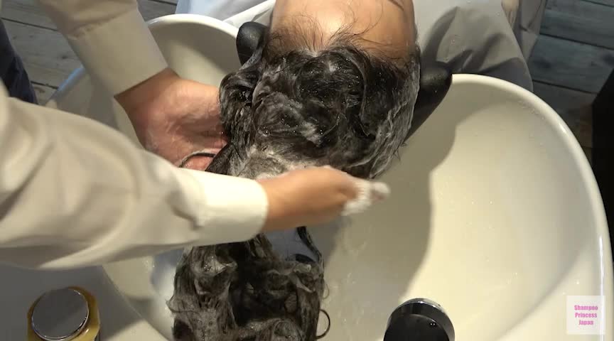 黒髪スーパーロングヘアOL 男性上司と密会シャンプー